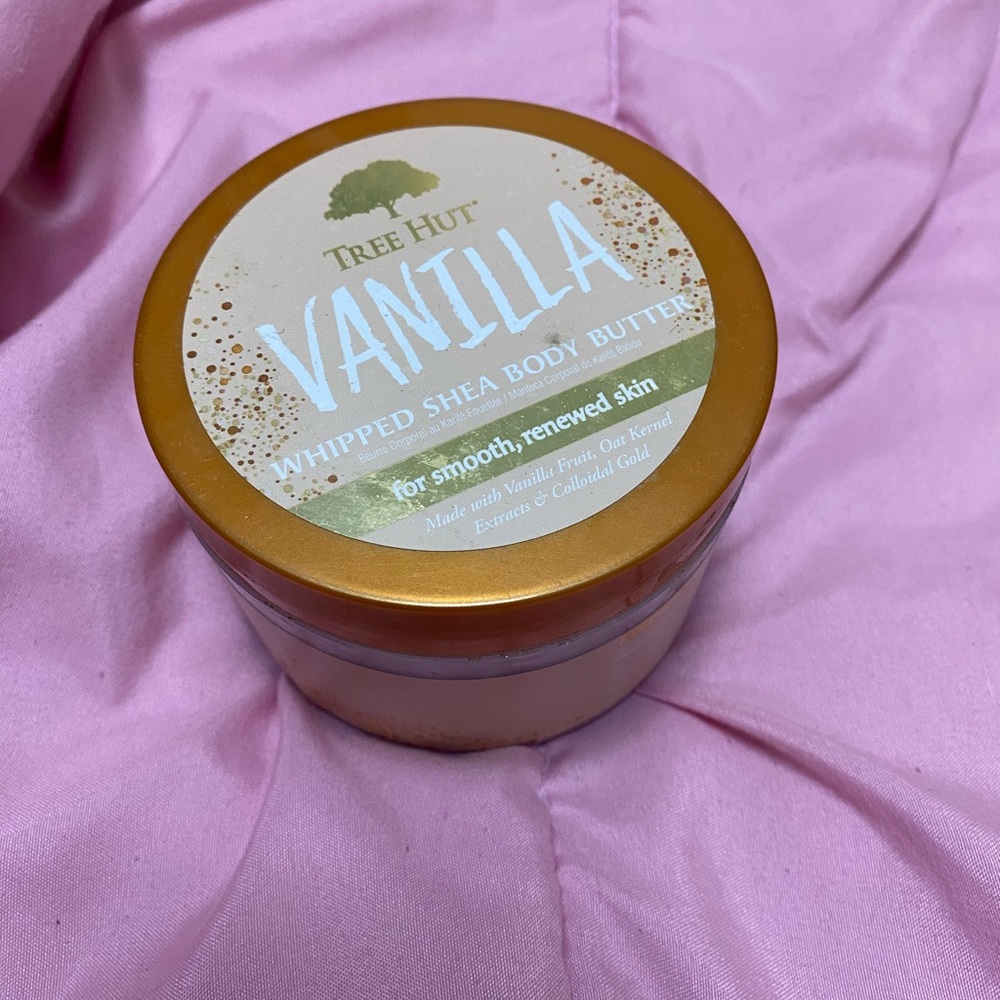 Gold Vanilla Moisturizer with Botanical Elements